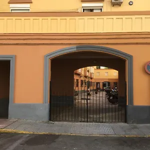 https://apartamento-la-dama-de-cadiz.hotelsincadiz.net